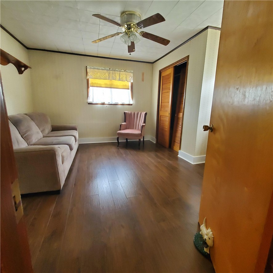 402 N Main St