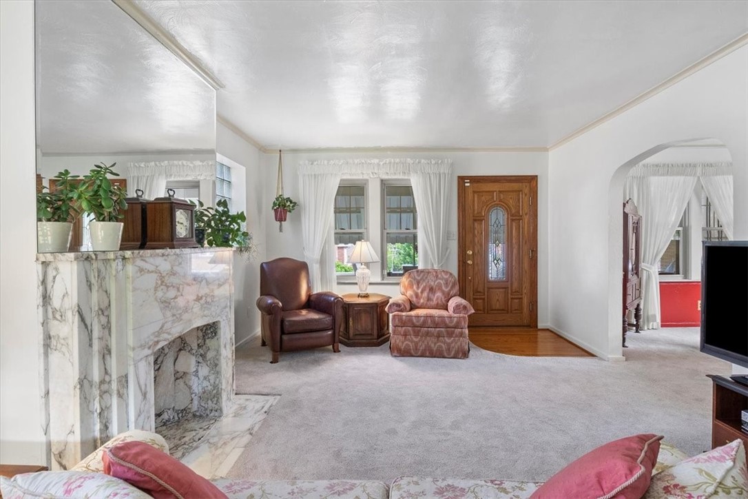 213 Dell Ave