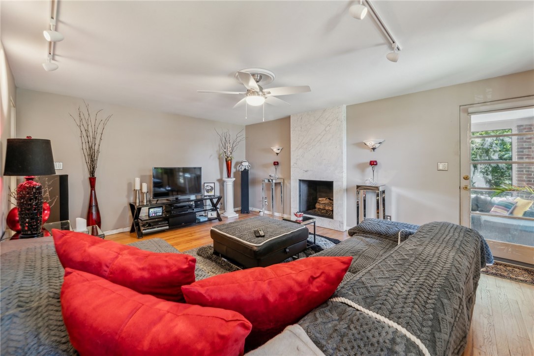 67 Hauck Dr
