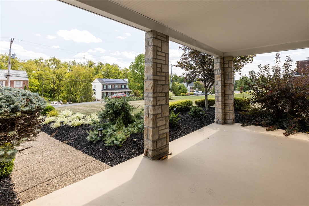 208 E Harbison Rd