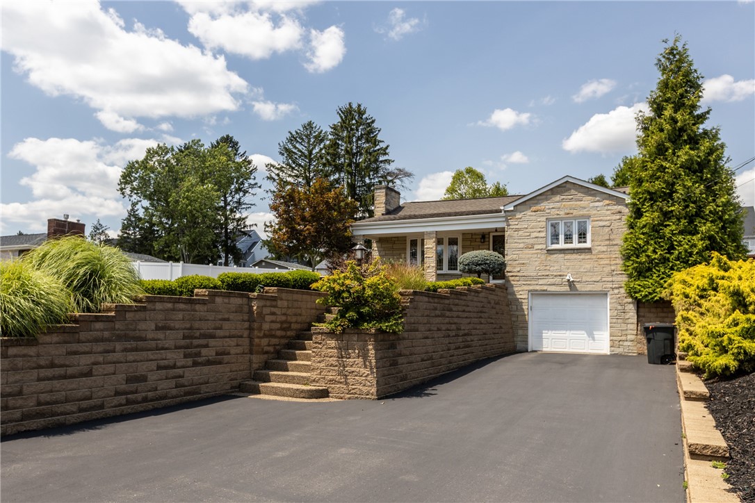 208 E Harbison Rd