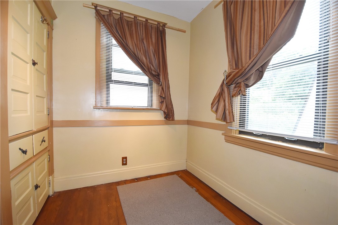 122 Santron Ave