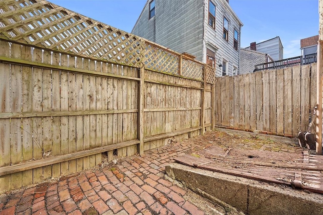 833 Spring Garden