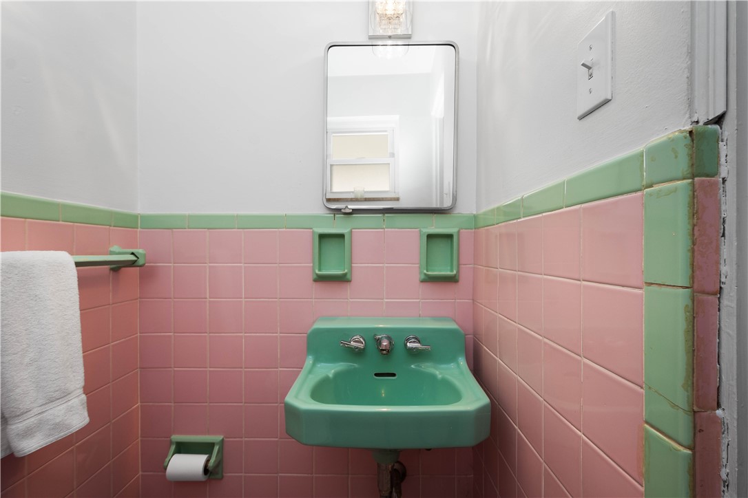 212-214 Mount Lebanon Blvd