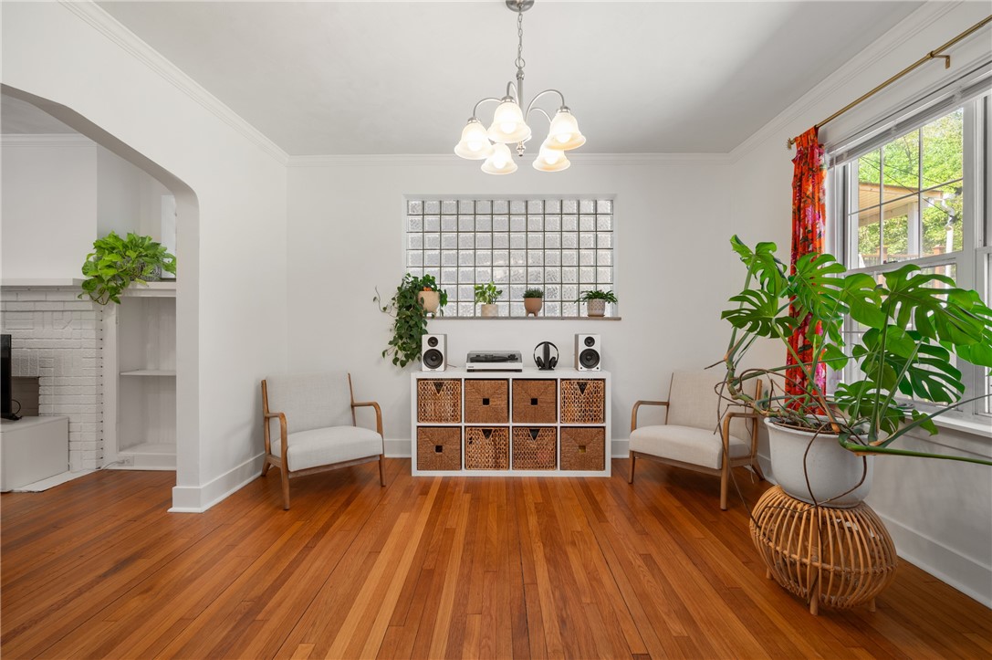 1117 Woodbourne Ave