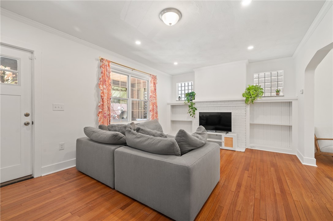 1117 Woodbourne Ave
