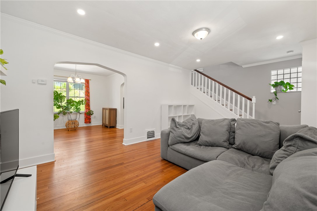 1117 Woodbourne Ave