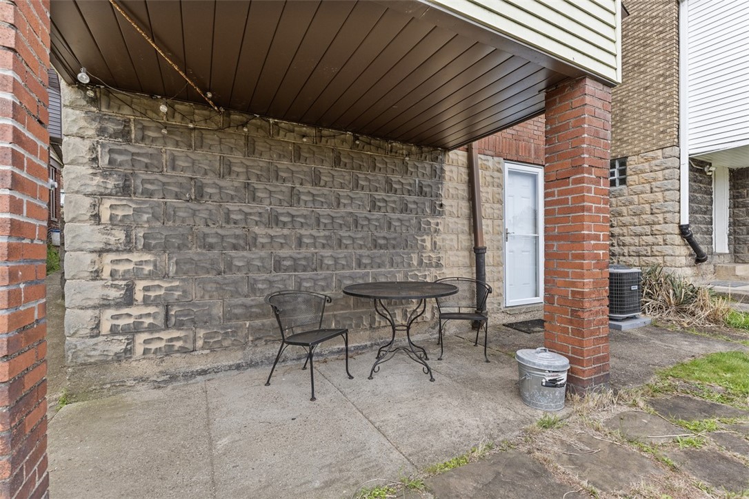 729 Woodbourne Ave