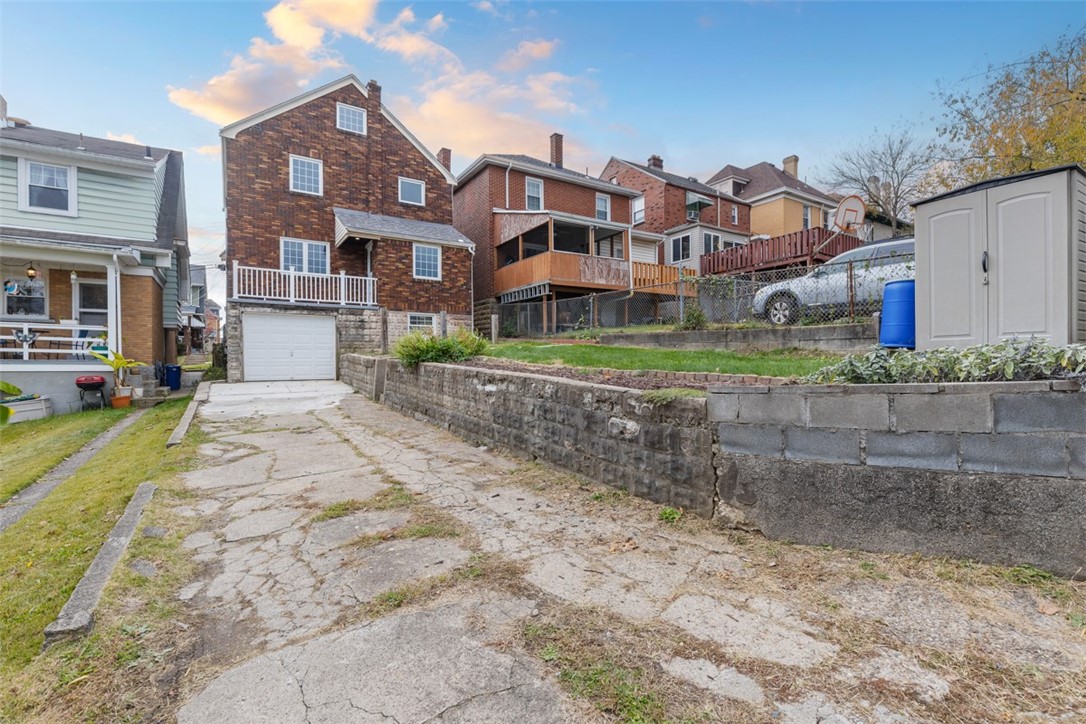 821 Rossmore Ave