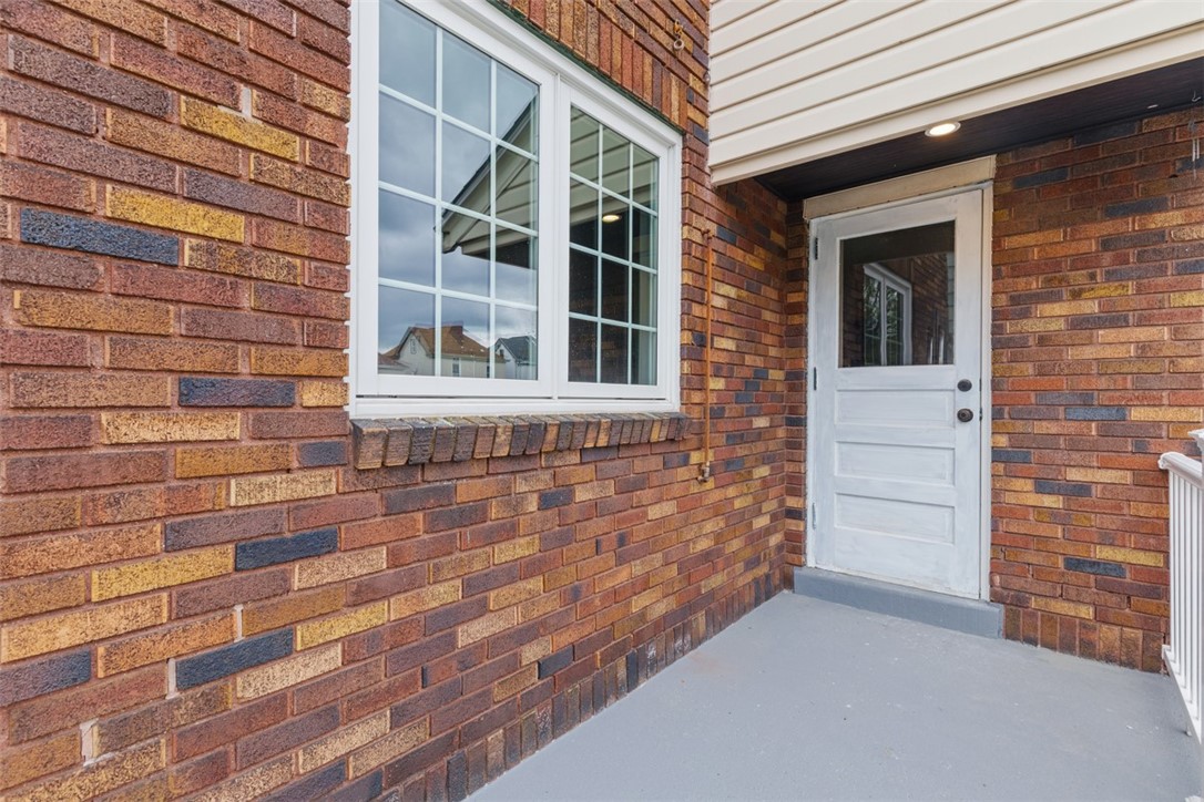 821 Rossmore Ave