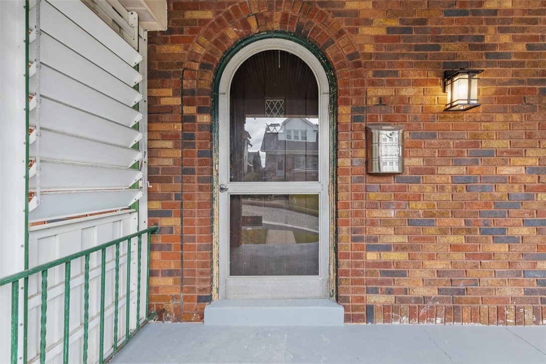 821 Rossmore Ave