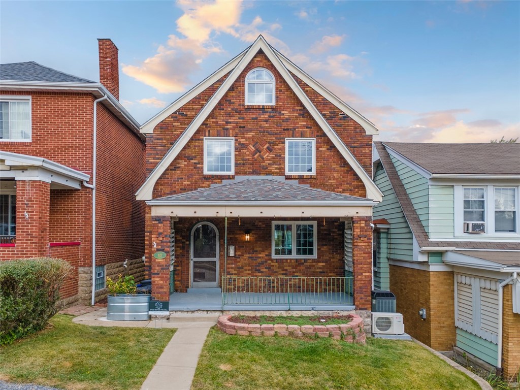 821 Rossmore Ave