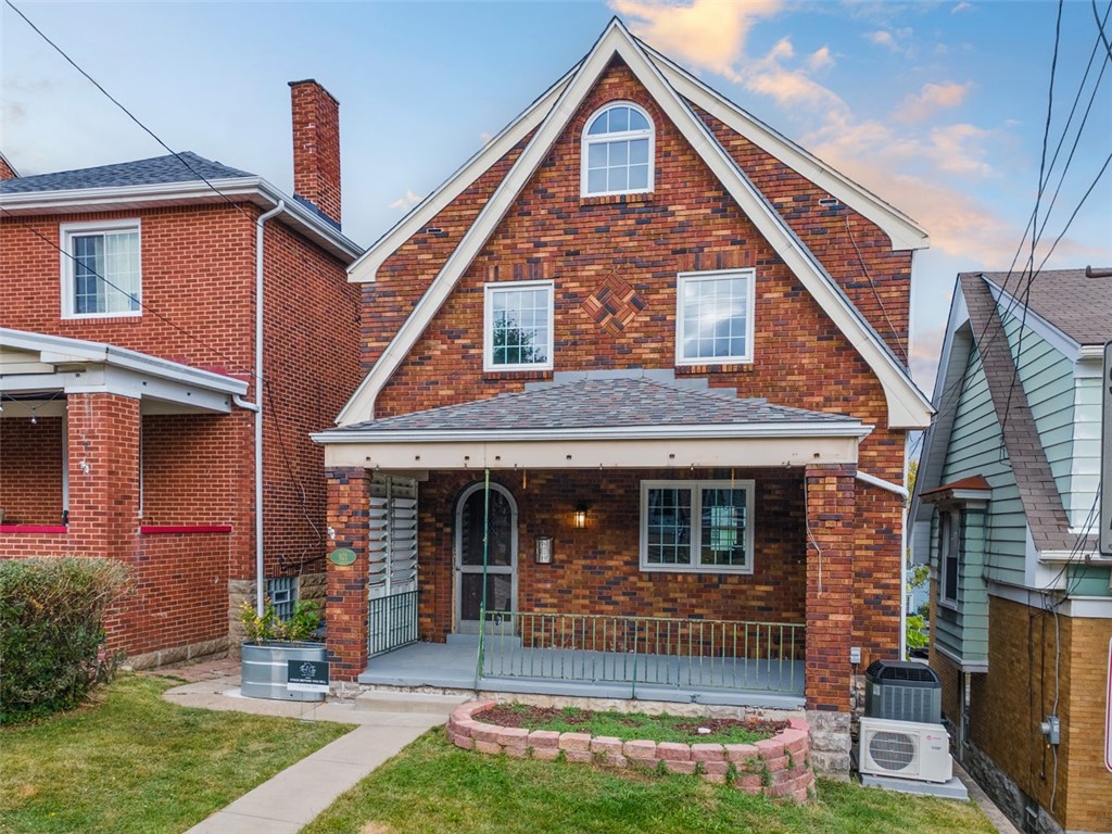 821 Rossmore Ave