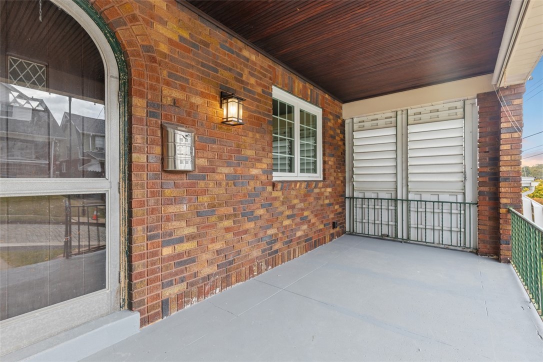 821 Rossmore Ave