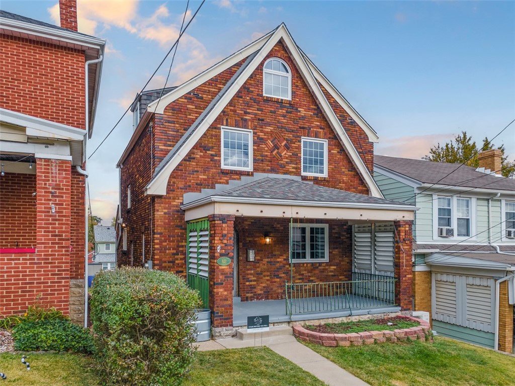 821 Rossmore Ave