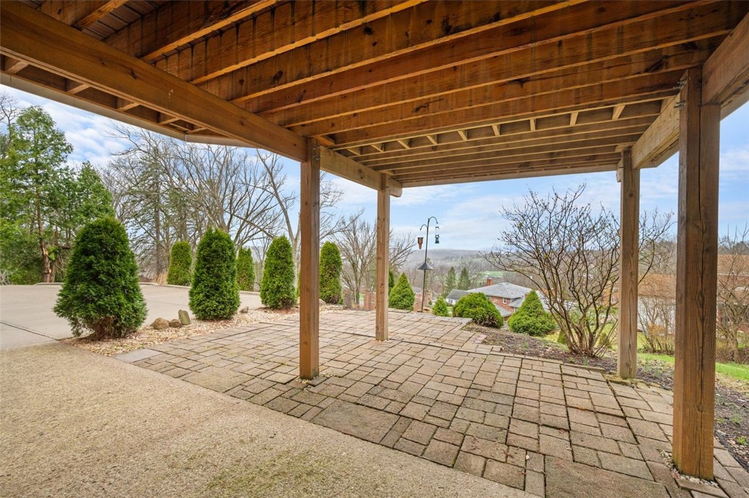 1587 Ashlawn Dr