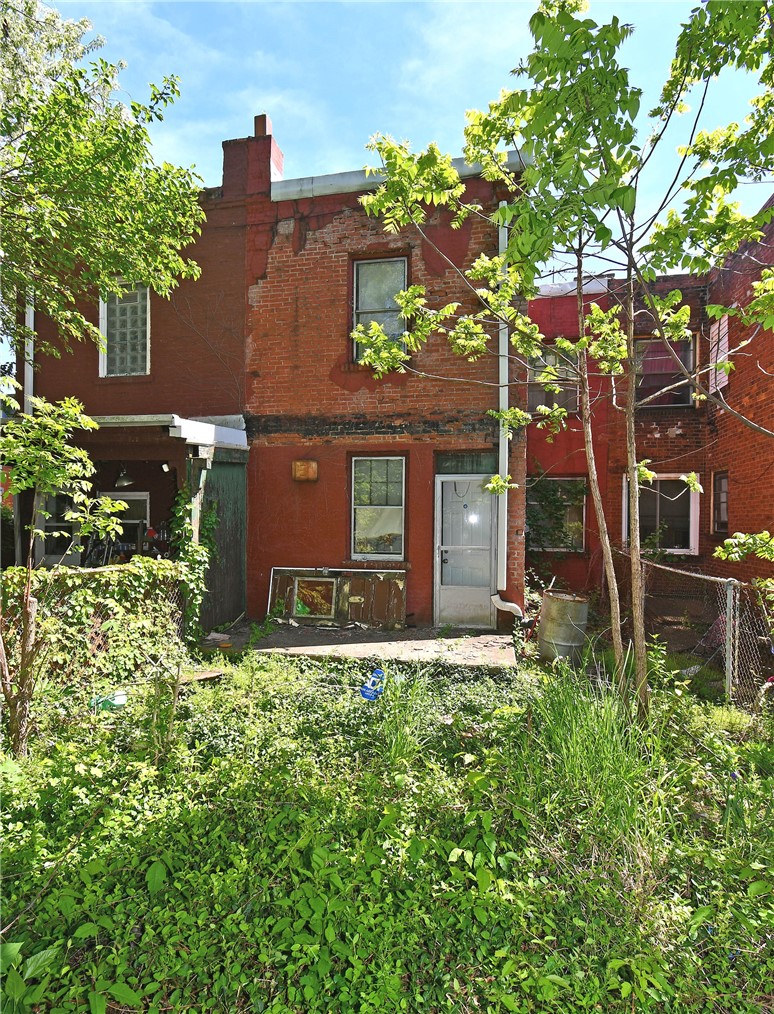 320 JACKSONIA ST