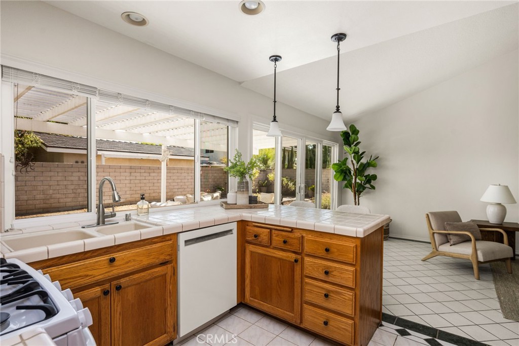 524 Whitten Way