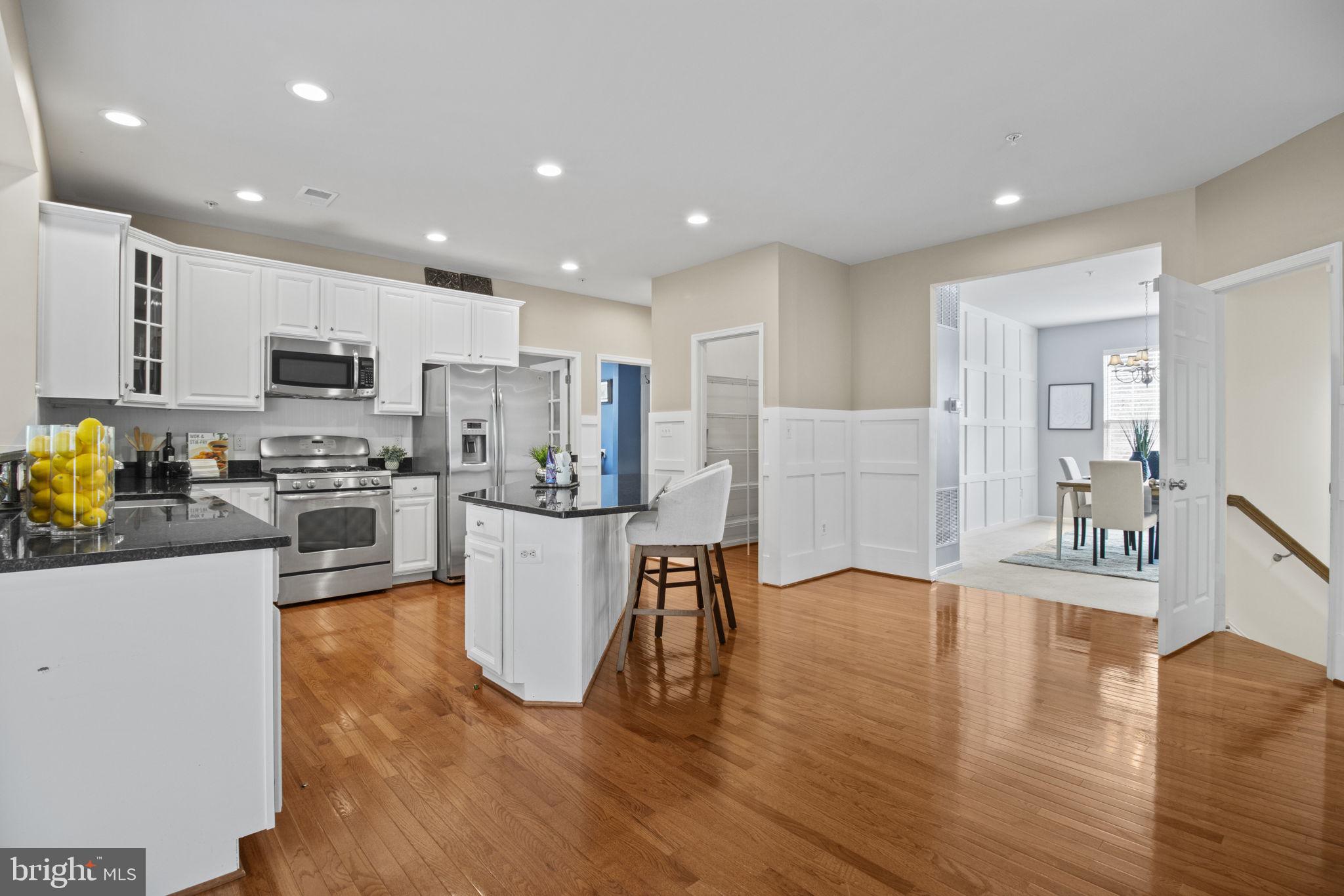 8806 Nancy LANE