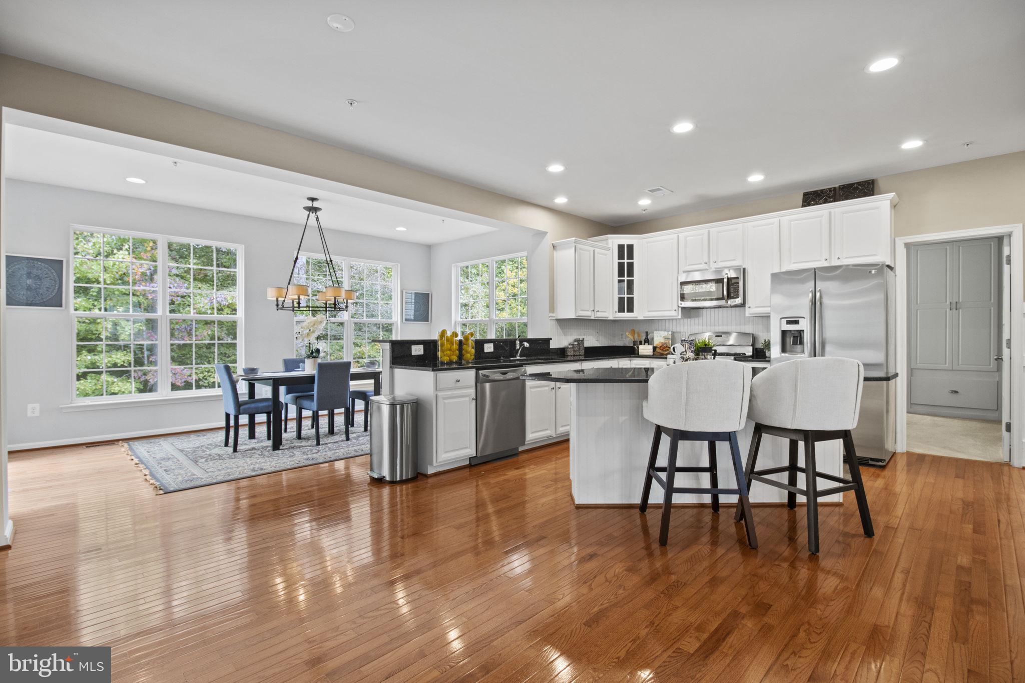 8806 Nancy LANE