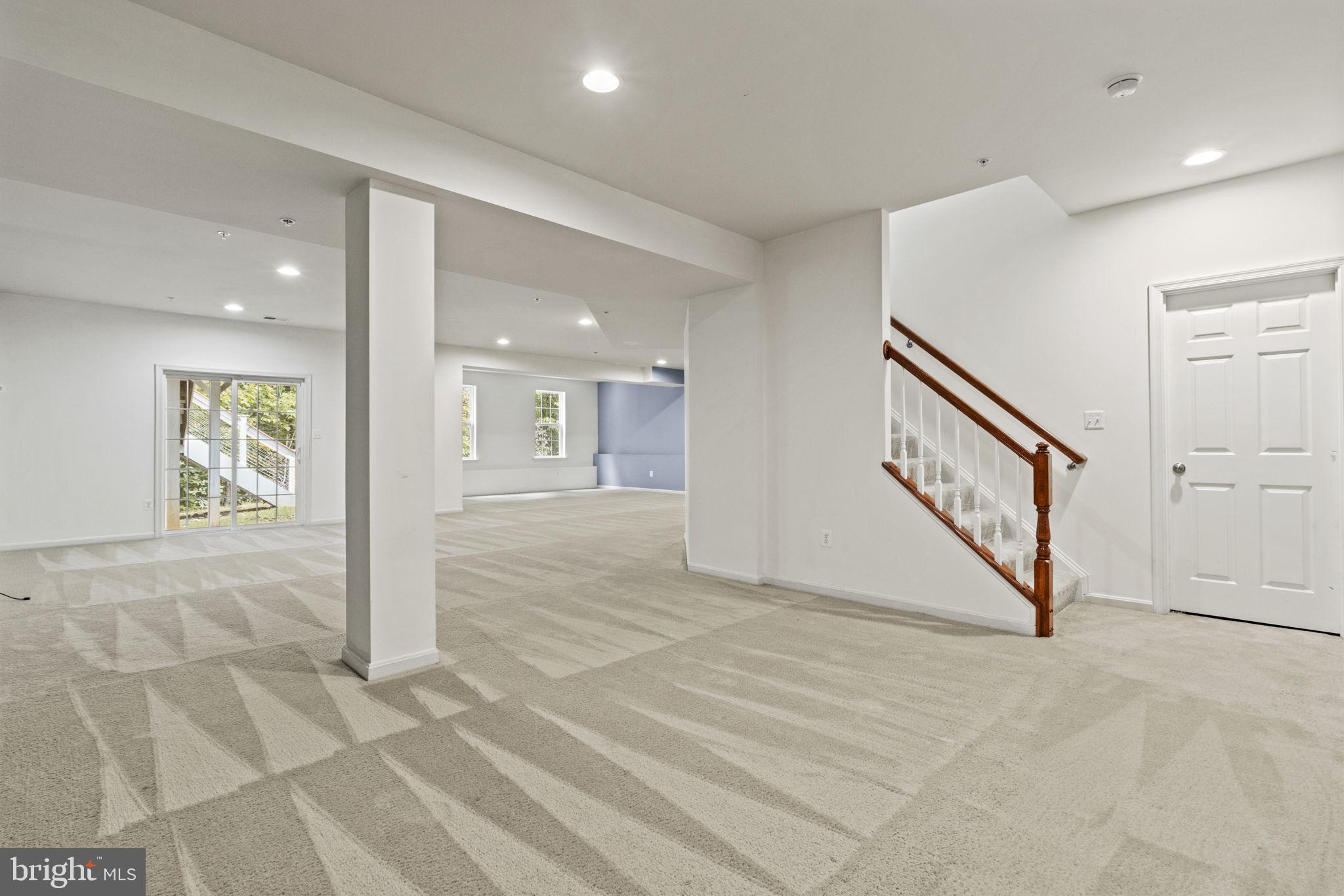 8806 Nancy LANE
