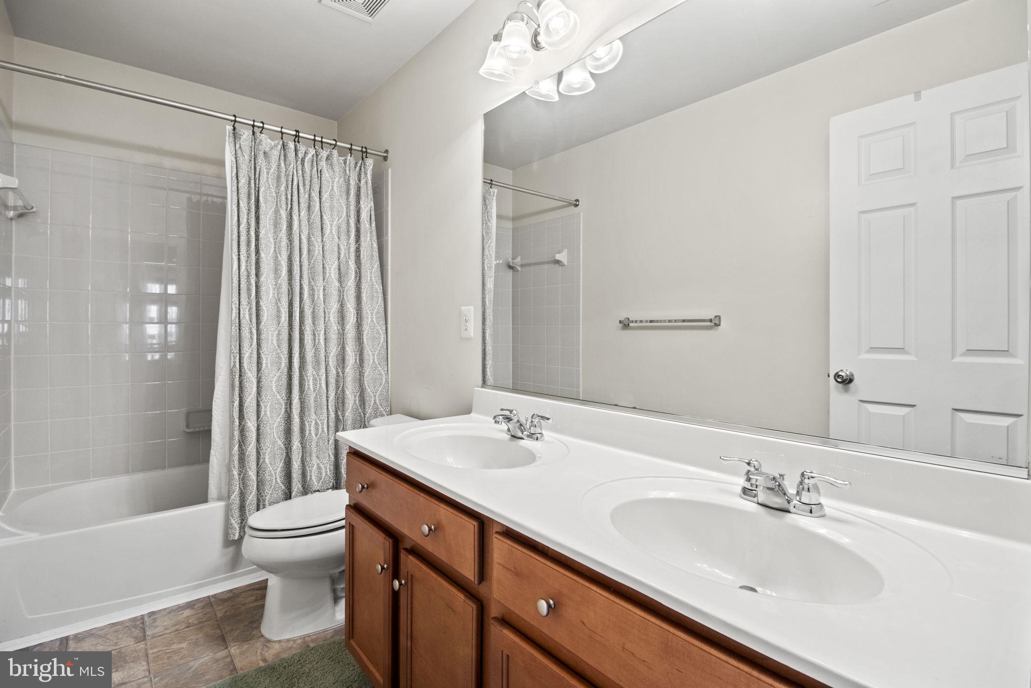 8806 Nancy LANE