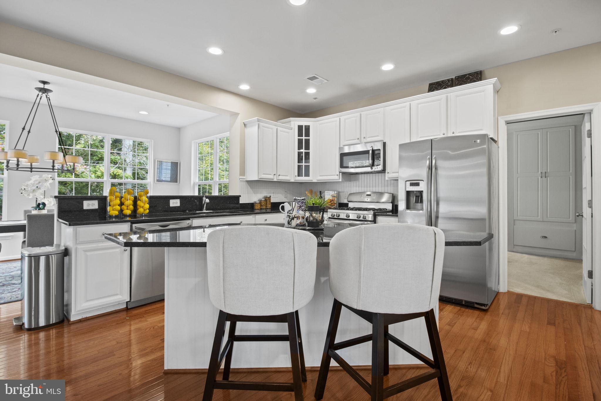 8806 Nancy LANE