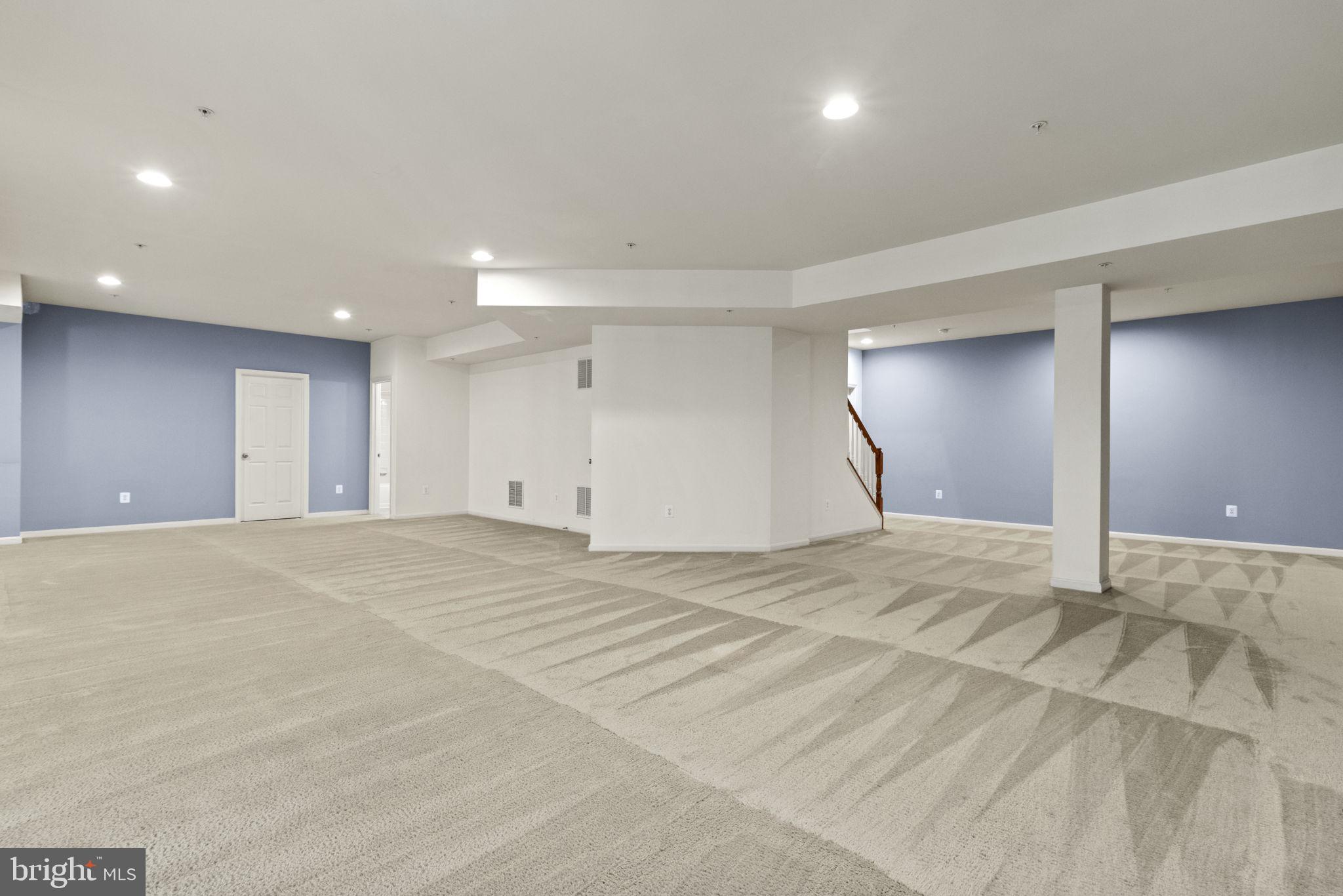 8806 Nancy LANE