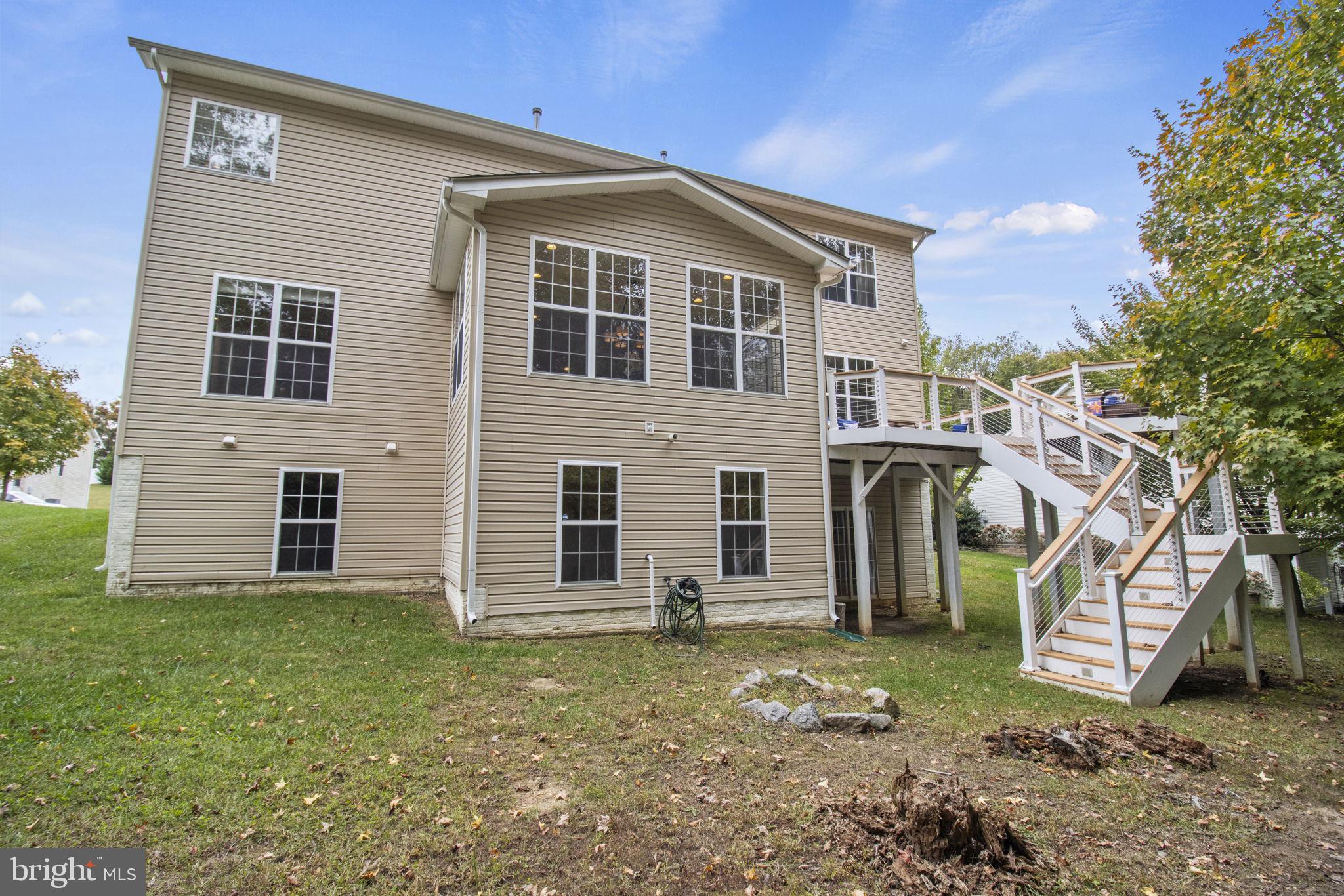 8806 Nancy LANE