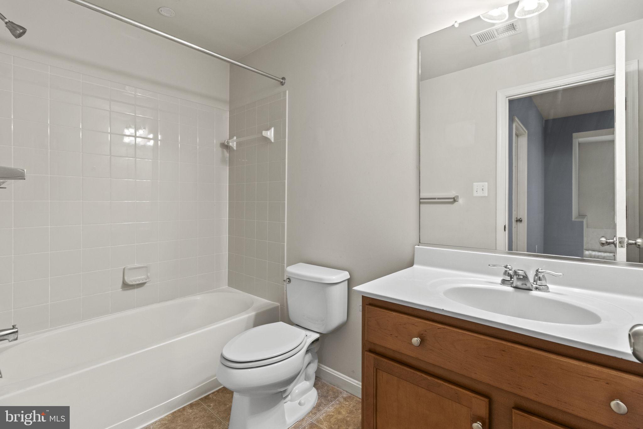 8806 Nancy LANE