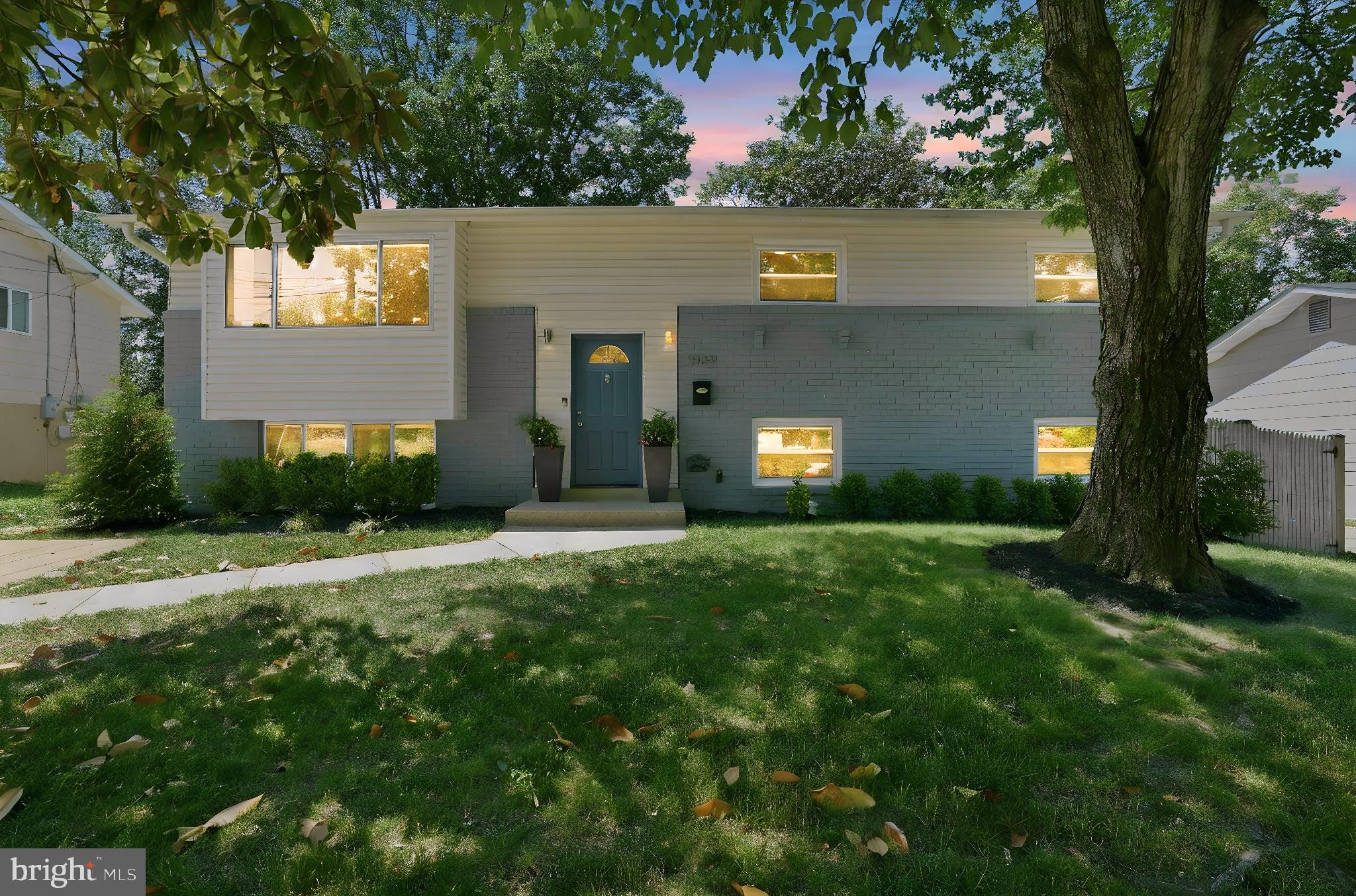 1809 JARVIS AVENUE