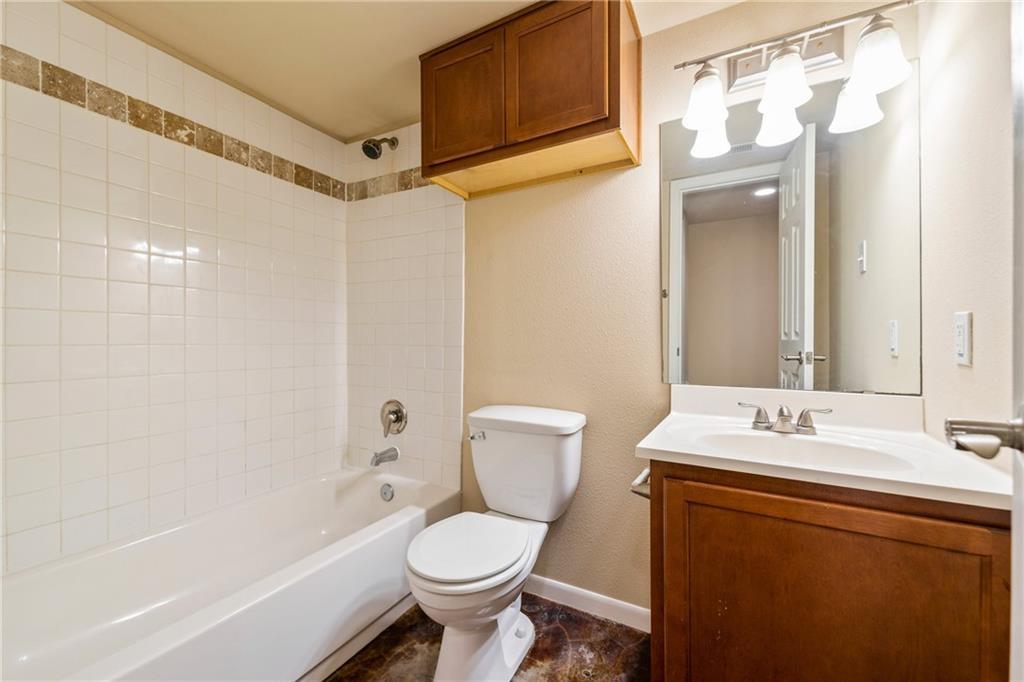301 W 38th ST # 108