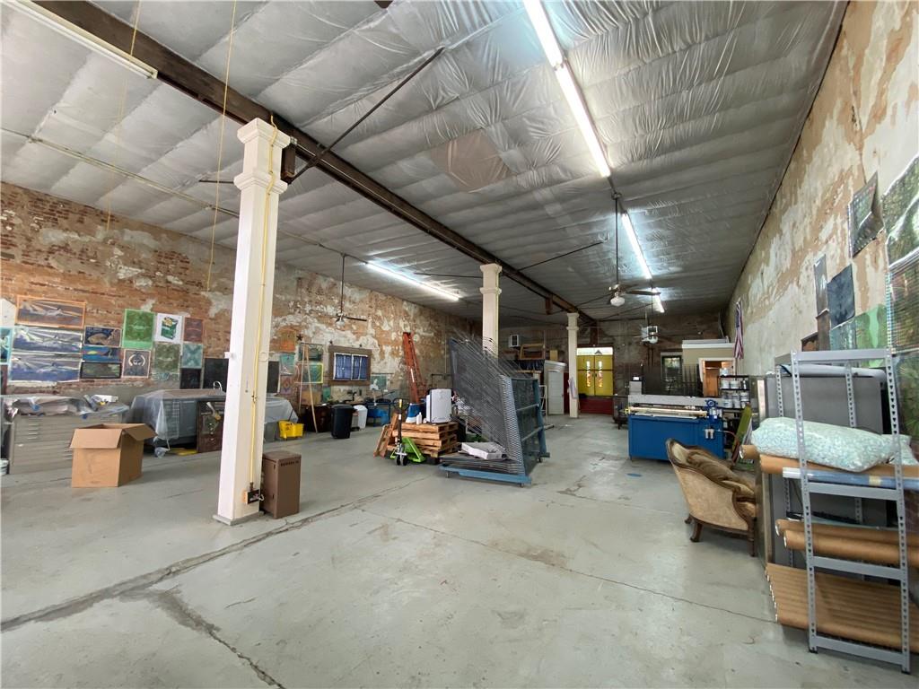 202 N Commerce ST