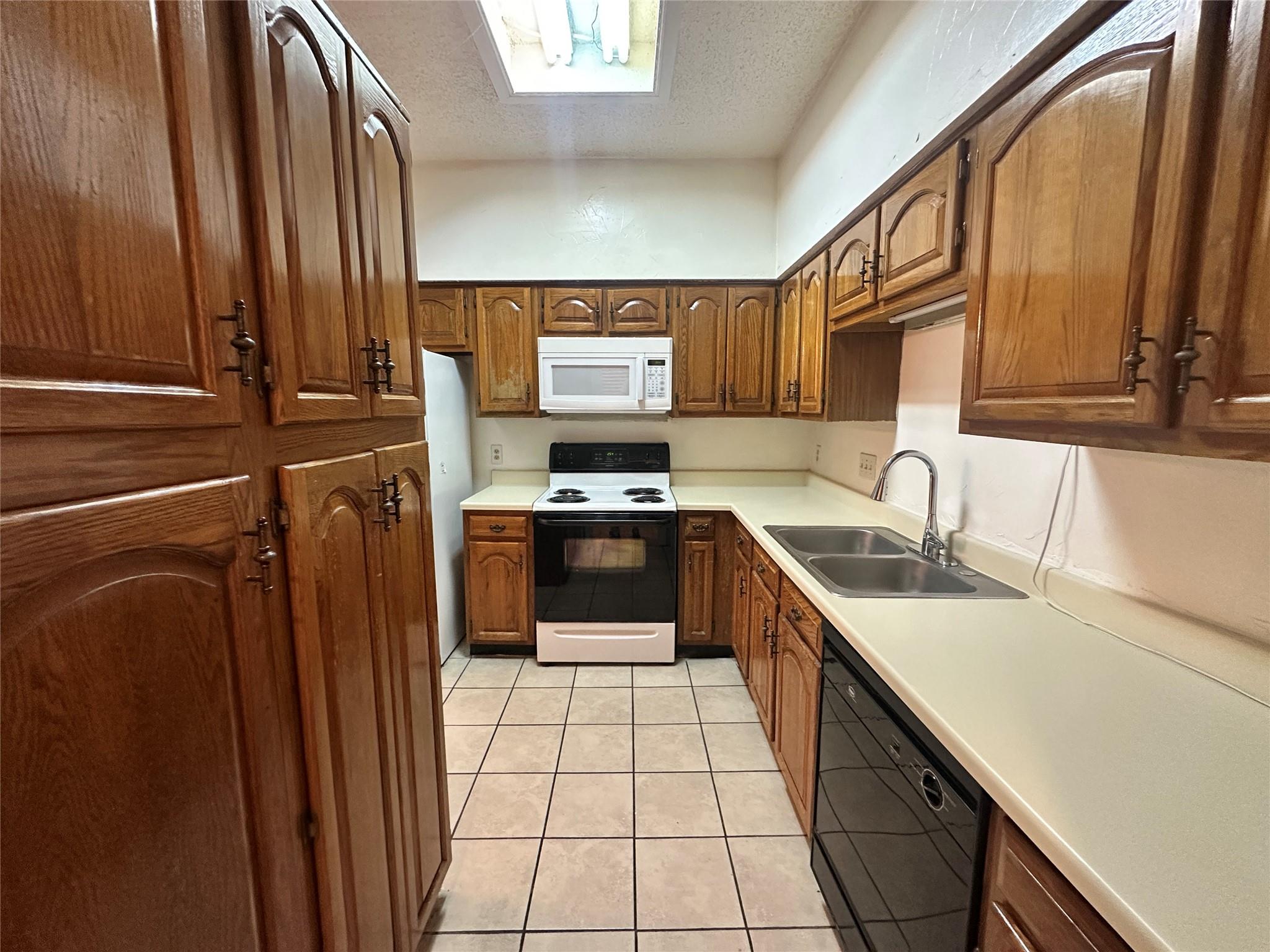 1906 Robbins PL # 308