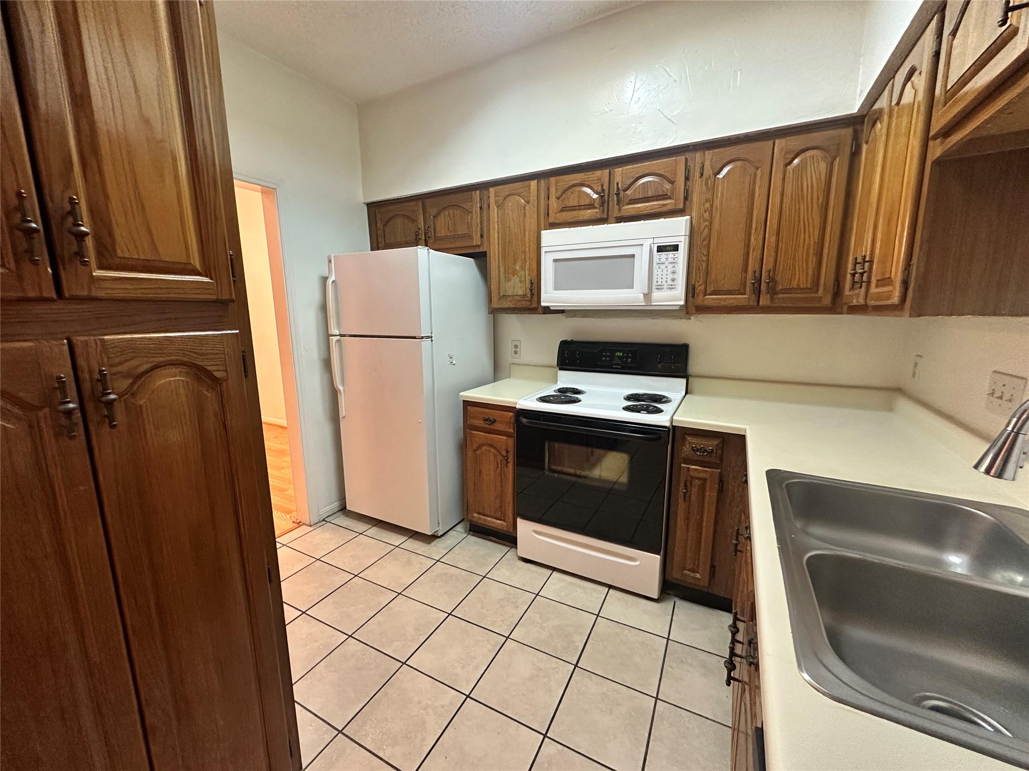 1906 Robbins PL # 308
