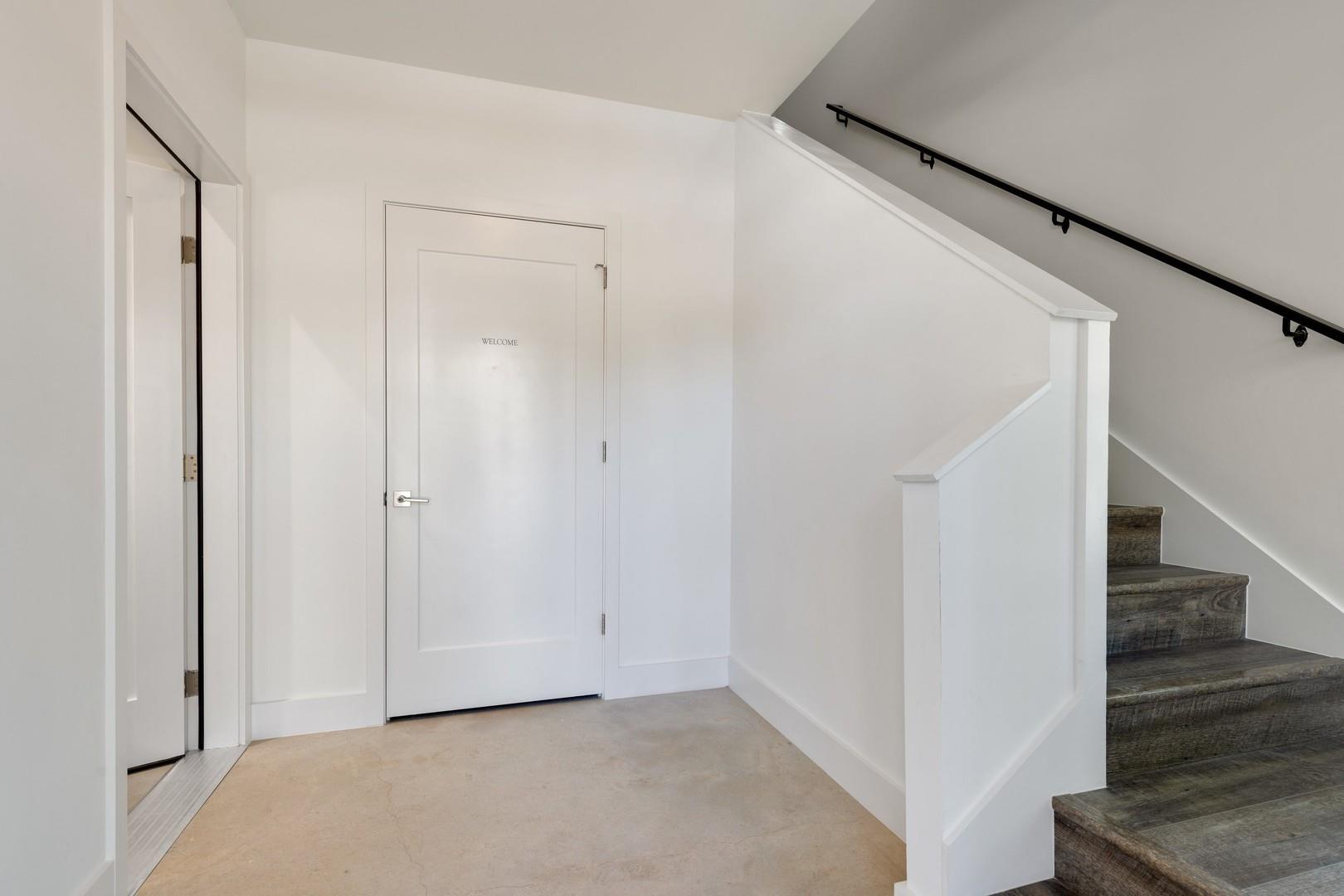 408 W 38 1/2 ST # 1 Unit: 2-1