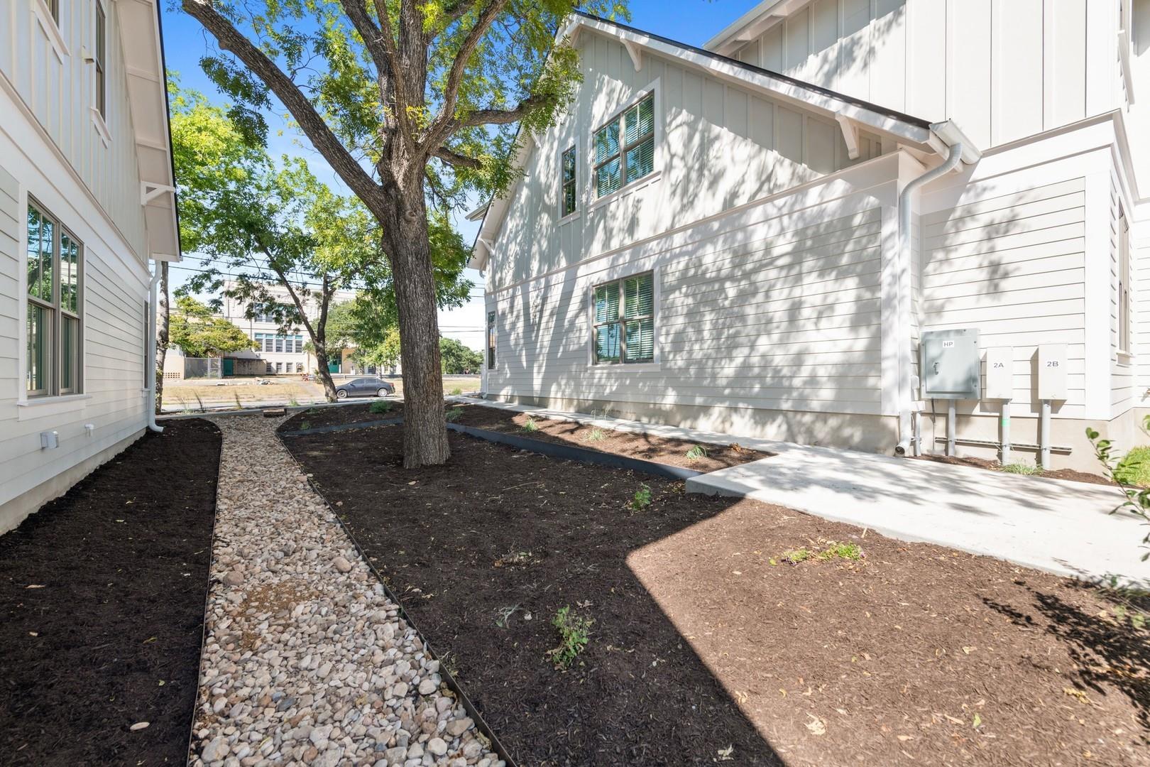 408 W 38 1/2 ST # 1 Unit: 2-1