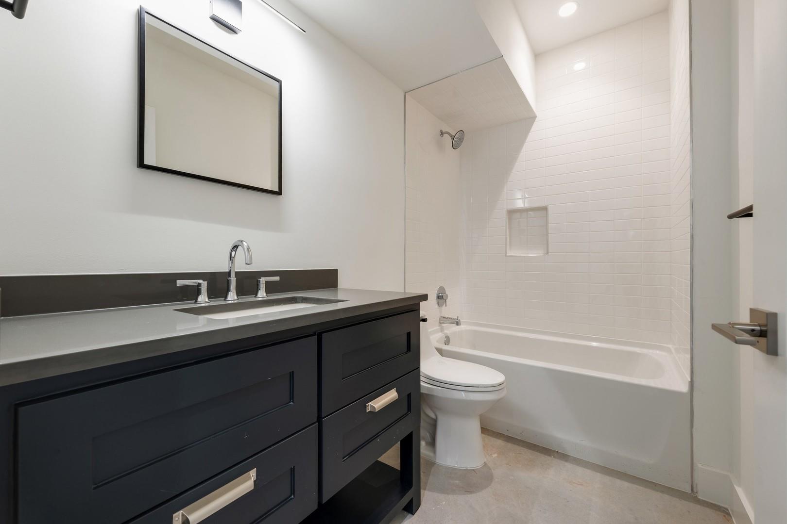 408 W 38 1/2 ST # 1 Unit: 2-1