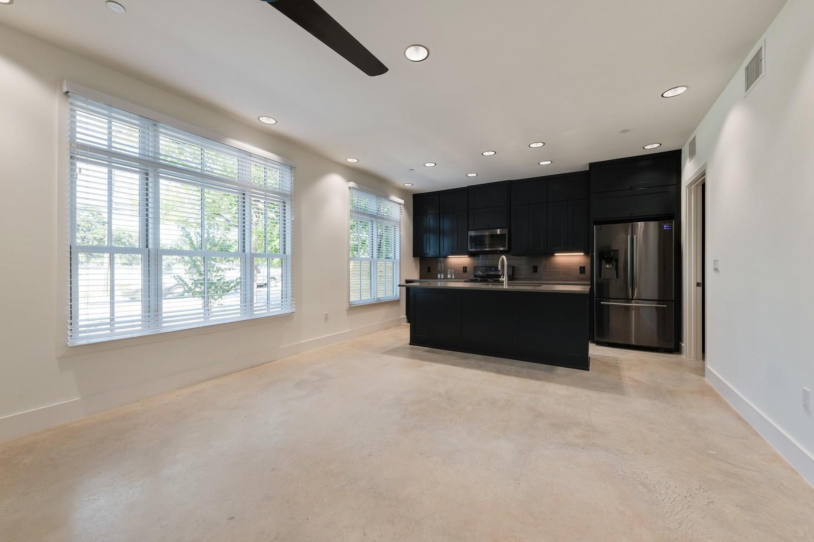 408 W 38 1/2 ST # 1 Unit: 2-1