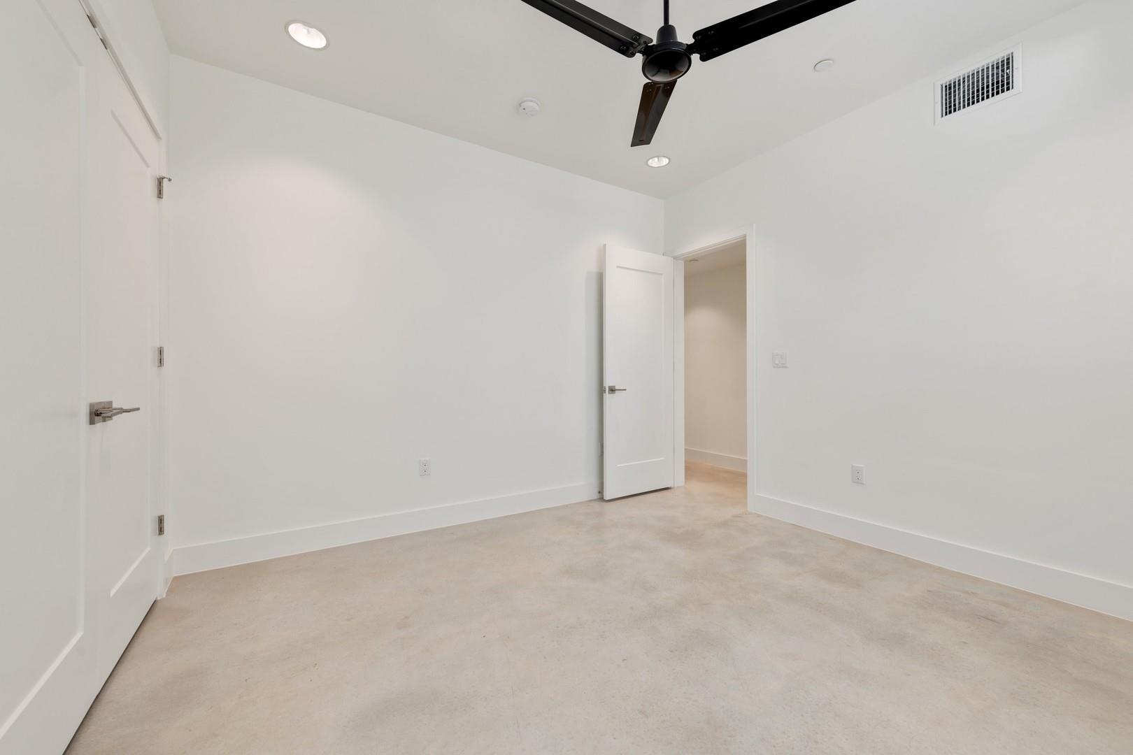 408 W 38 1/2 ST # 1 Unit: 2-1