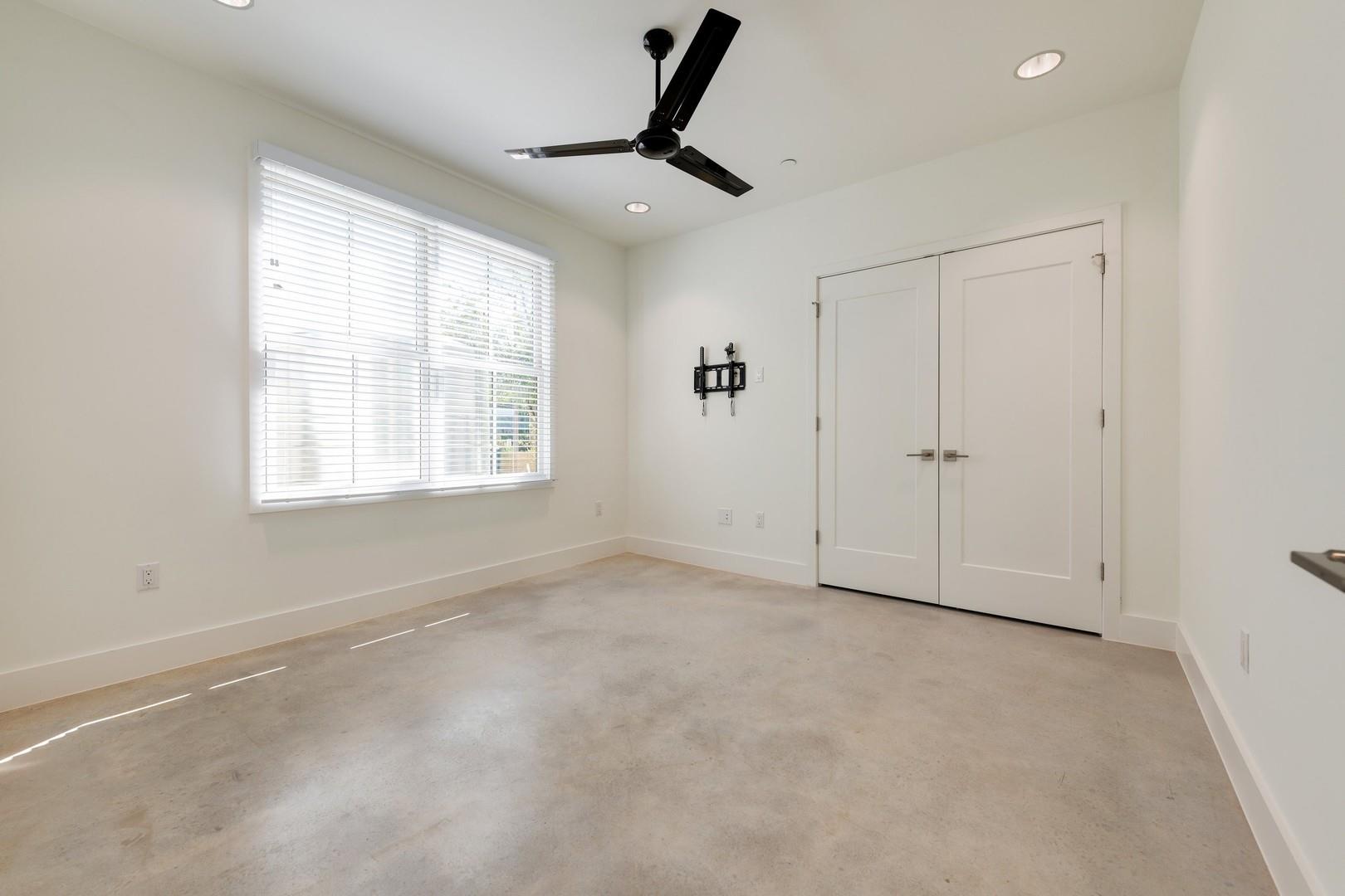 408 W 38 1/2 ST # 1 Unit: 2-1