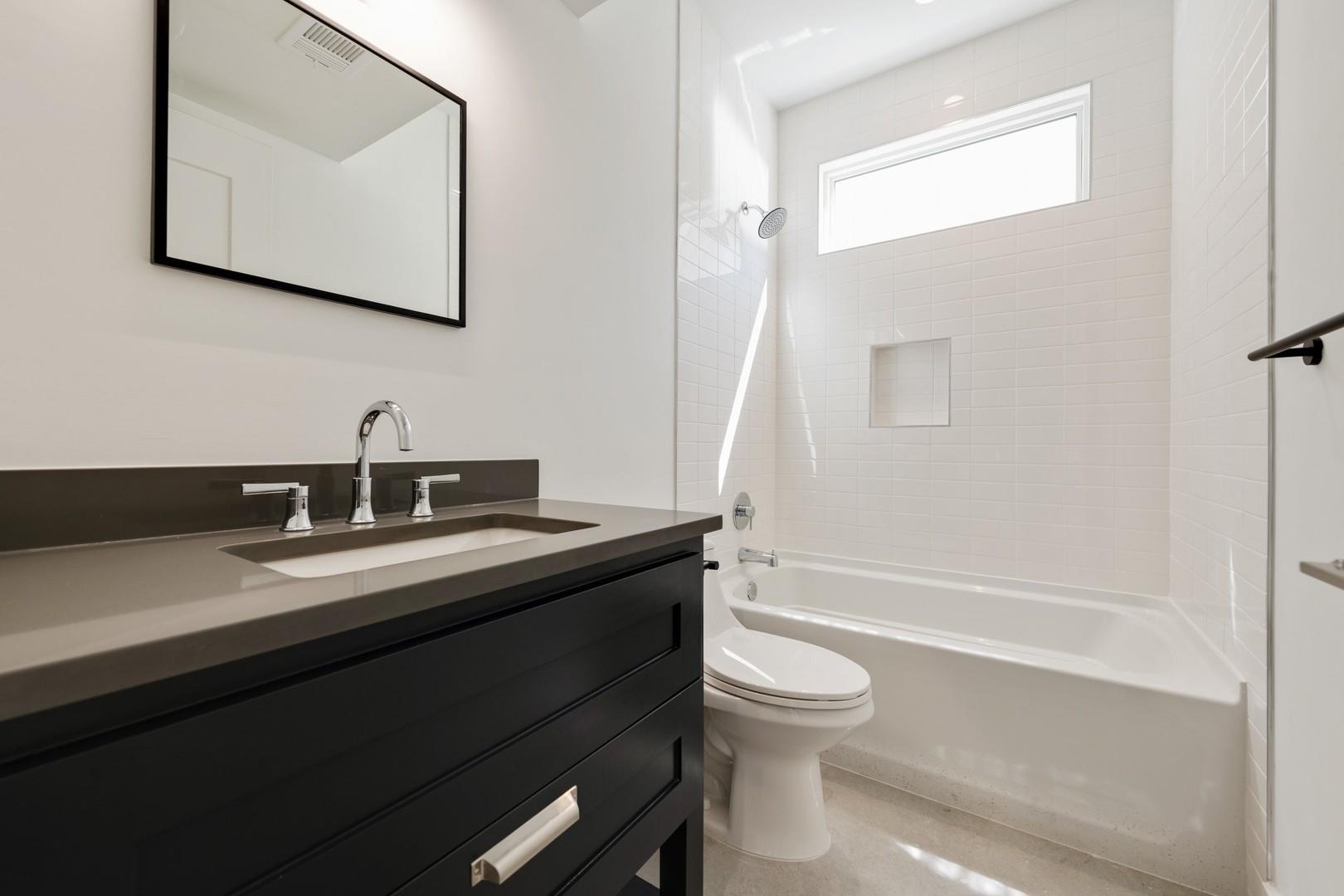 408 W 38 1/2 ST # 1 Unit: 2-1