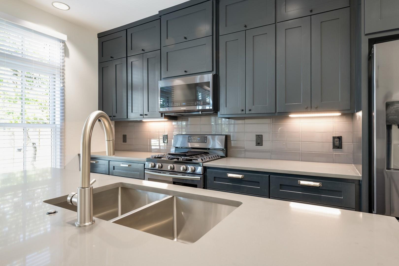 408 W 38 1/2 ST # 1 Unit: 2-1