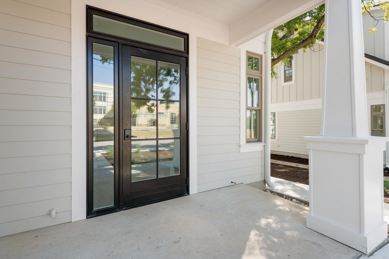 408 W 38 1/2 ST # 1 Unit: 2-1