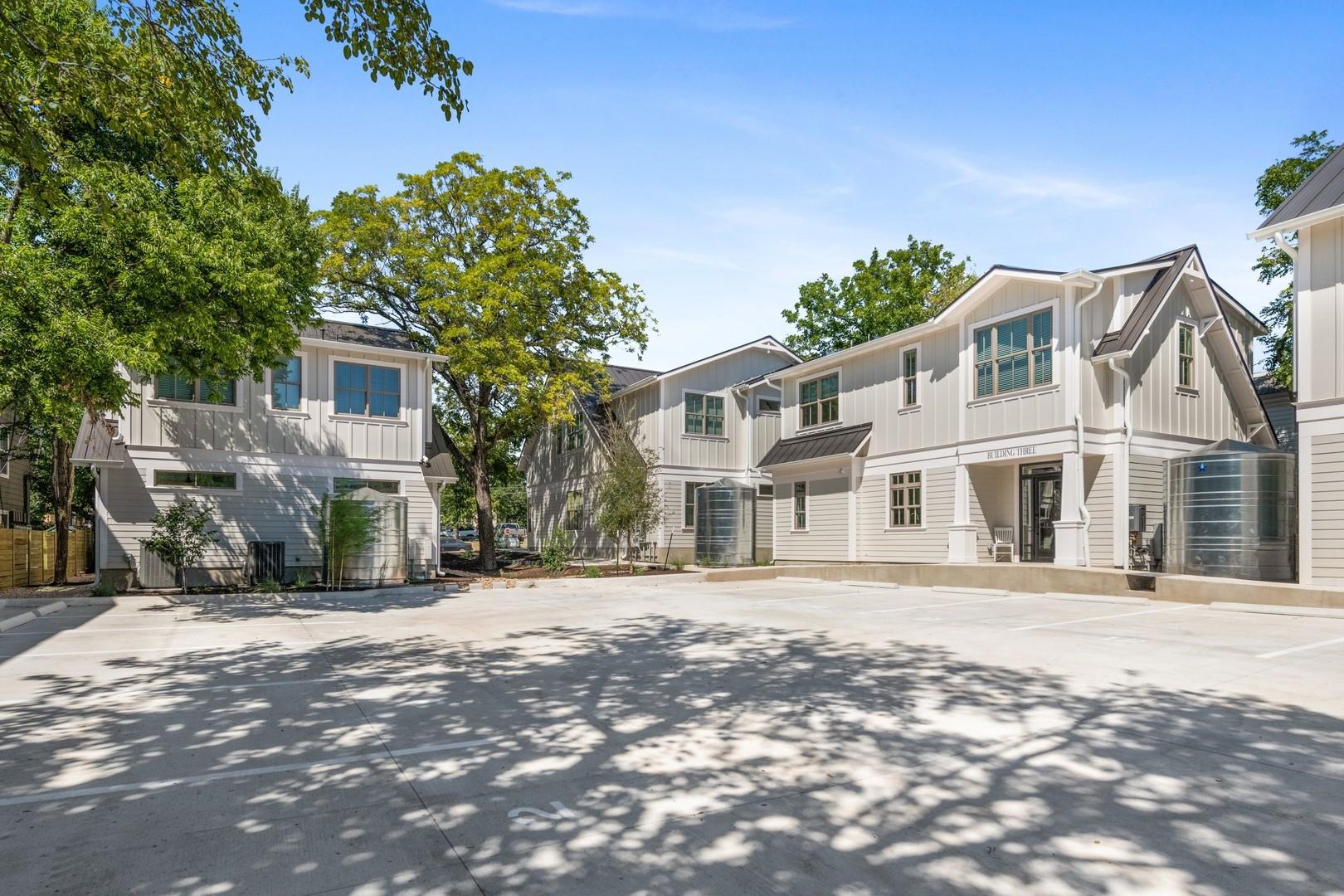 408 W 38 1/2 ST # 1 Unit: 2-1