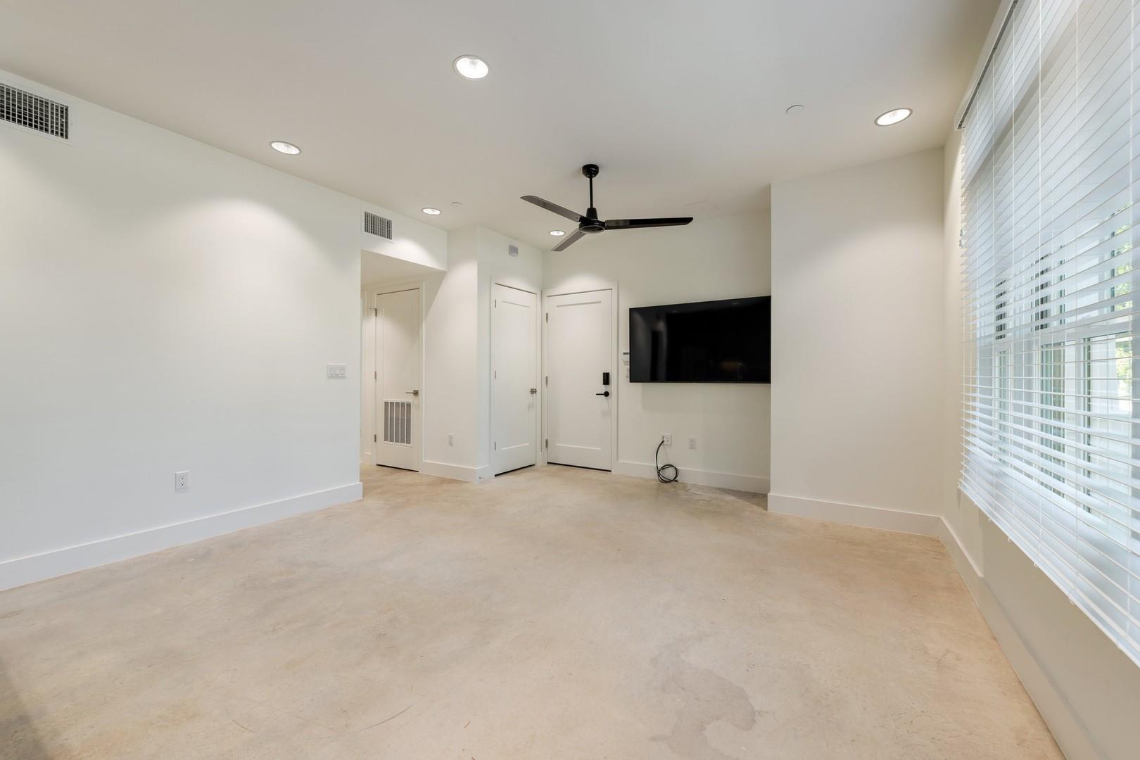 408 W 38 1/2 ST # 1 Unit: 2-1