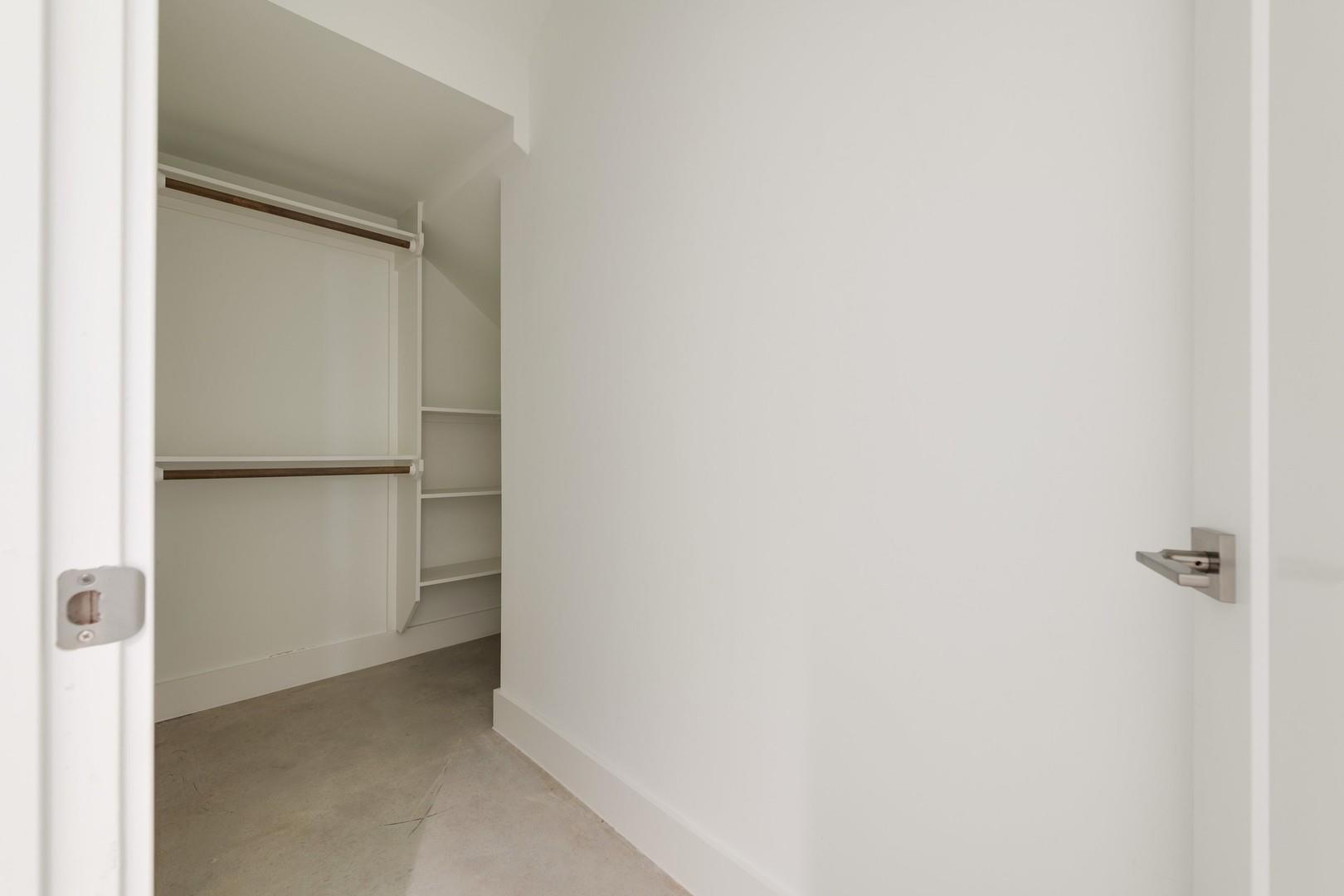 408 W 38 1/2 ST # 1 Unit: 2-1