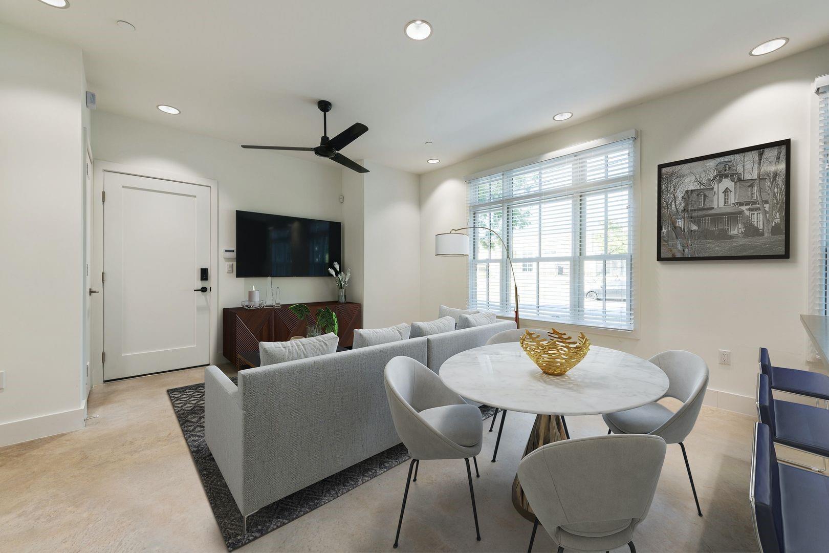 408 W 38 1/2 ST # 1 Unit: 2-1