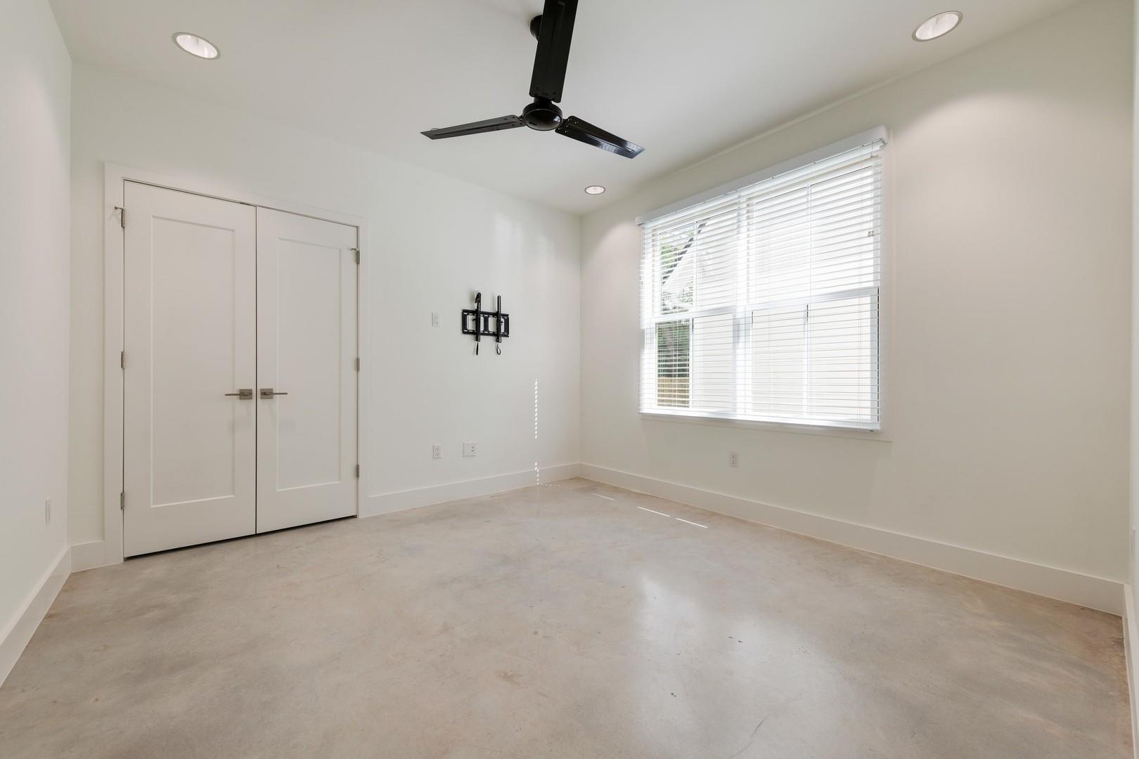 408 W 38 1/2 ST # 1 Unit: 2-1