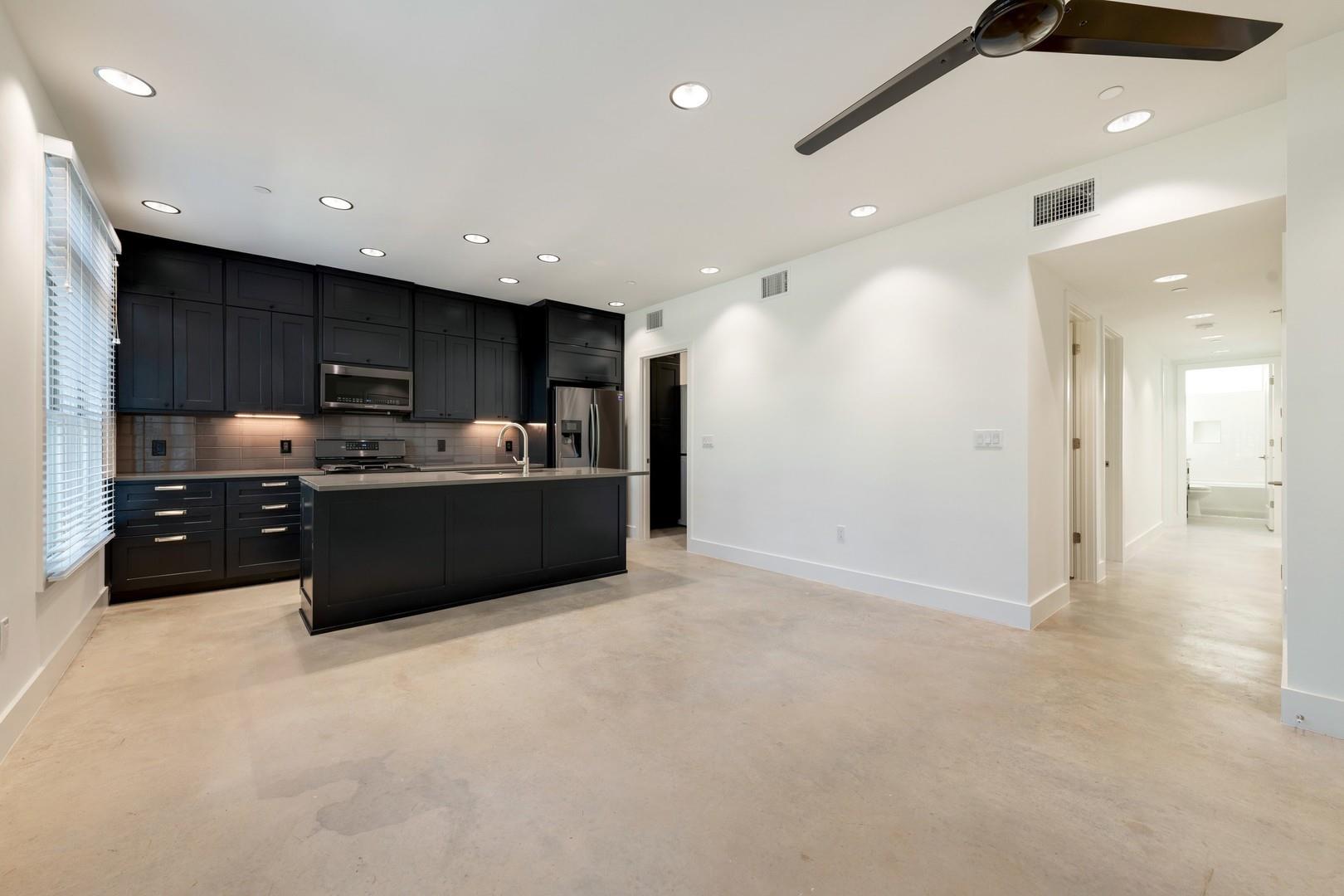 408 W 38 1/2 ST # 1 Unit: 2-1